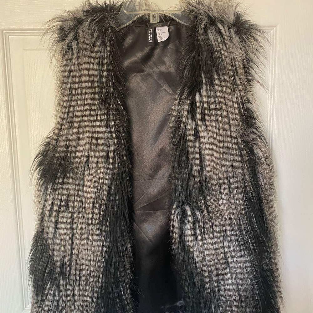 H&M FAUX FUR VEST